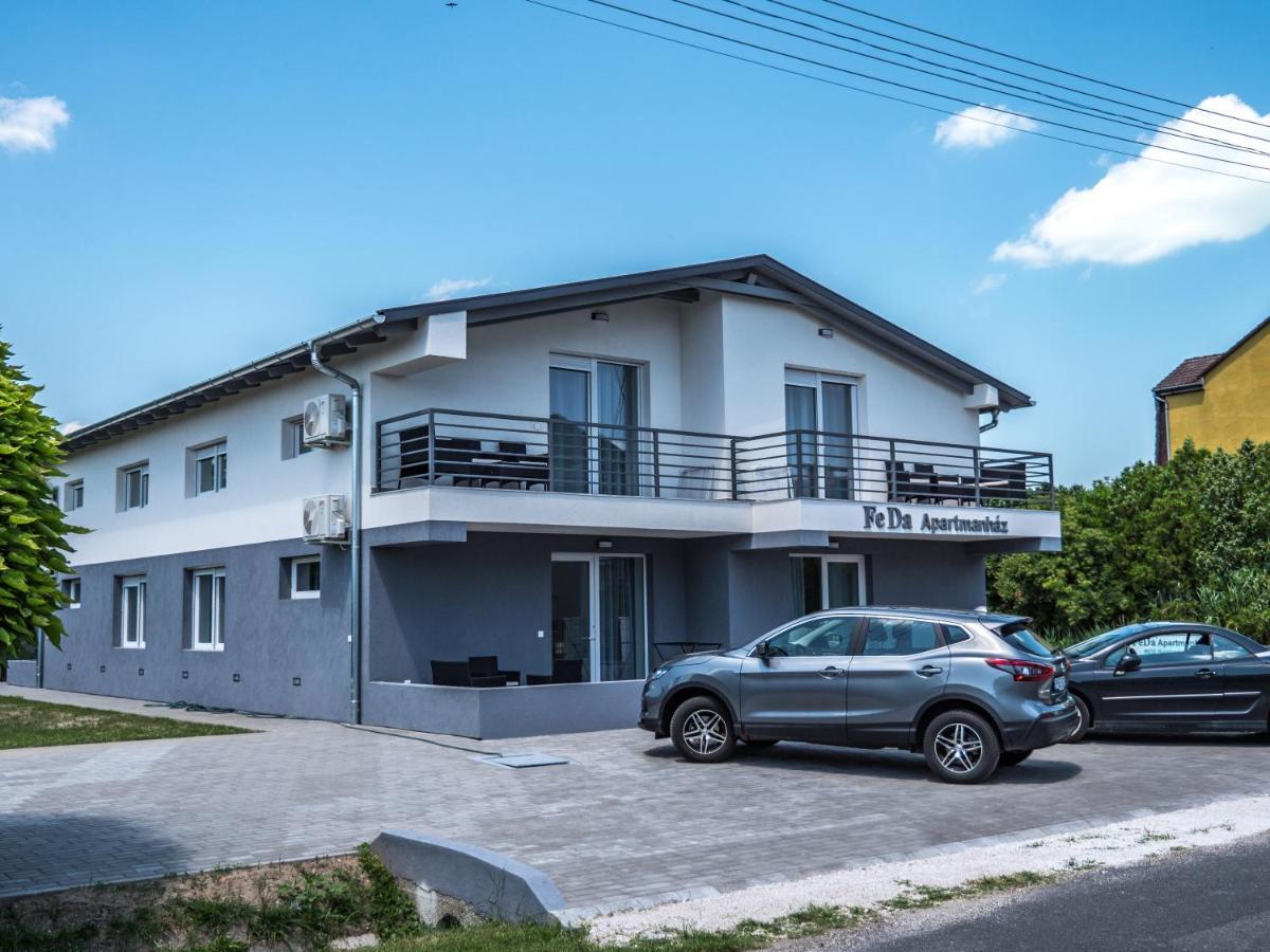 Feda Apartmanhaz บาลาตงโบกลาร์ ภายนอก รูปภาพ