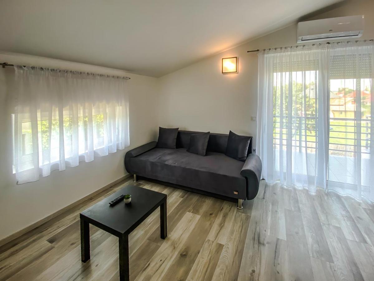Feda Apartmanhaz บาลาตงโบกลาร์ ภายนอก รูปภาพ