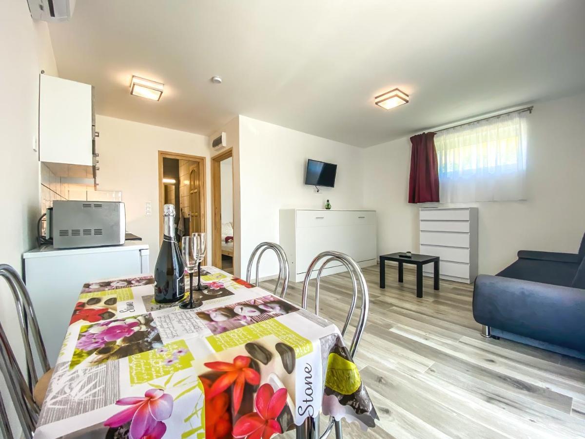 Feda Apartmanhaz บาลาตงโบกลาร์ ภายนอก รูปภาพ